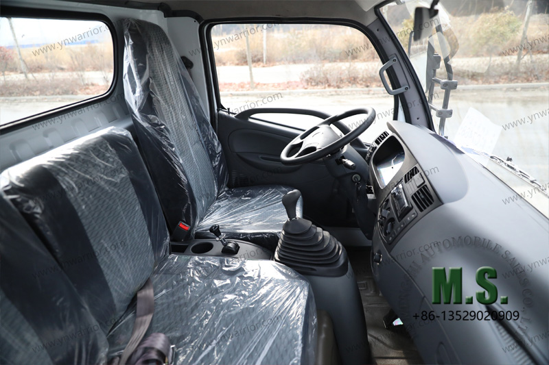 Dongfeng โครงรถบรรทุกหัวเก๋ง 4x4 สมัยใหม่พร้อมหัวเก๋งสำหรับงานปานกลาง