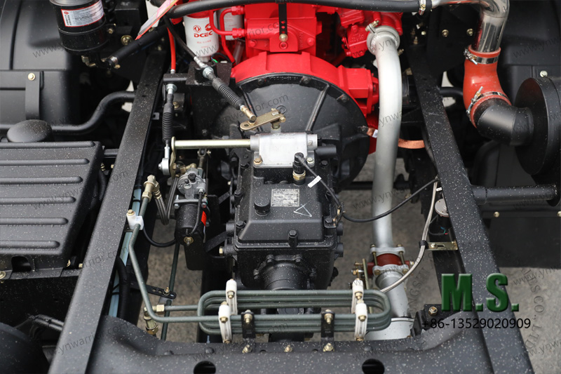 Dongfeng โครงรถบรรทุกหัวเก๋ง 4x4 สมัยใหม่พร้อมหัวเก๋ง เกียร์ธรรมดาแบบ FAST สำหรับงานปานกลาง