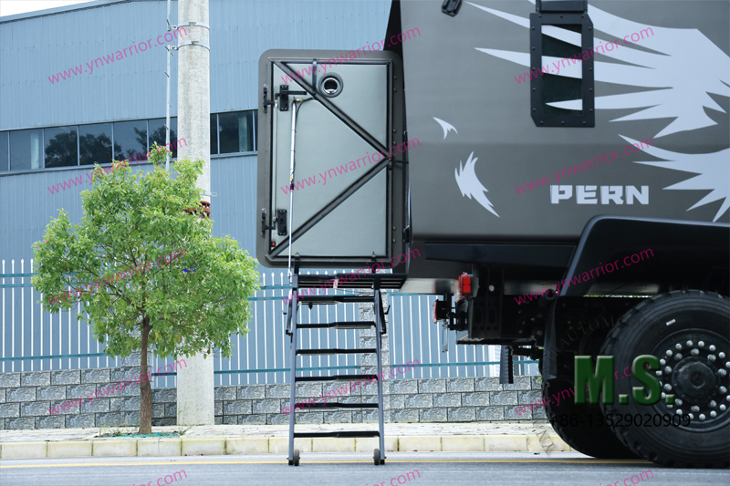 บันไดพับได้ด้านหลัง รถ