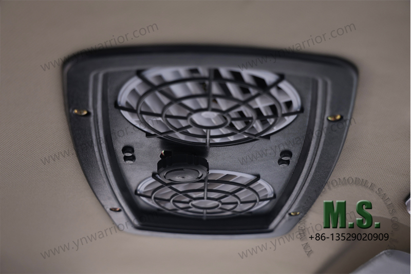 Dongfeng รถบรรทุกออฟโรด 11 ตัน 6x6 พัดลมระบายอากาศยางหลังเดี่ยวของห้องโดยสาร