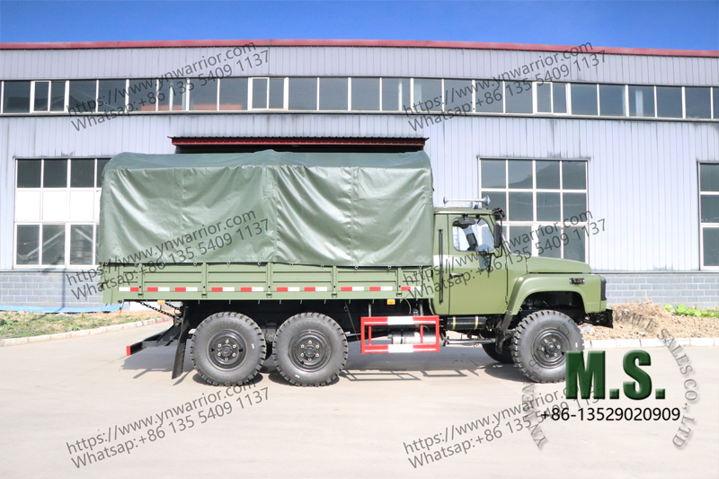 มองด้านข้างกล่องเก็บสินค้าของ Dongfeng รถบรรทุกทหาร 6x6