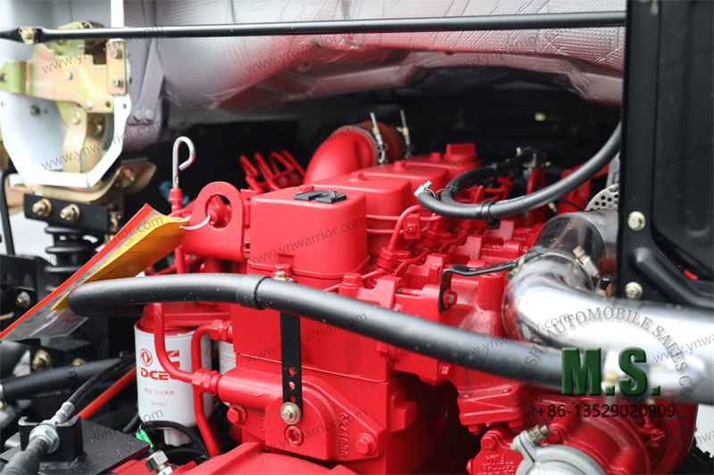 Dongfeng โครงรถบรรทุกหัวเก๋ง 4x4 สมัยใหม่พร้อมหัวเก๋งสำหรับงานปานกลาง เครื่องยนต์ Cummins 140 แรงม้าแท้