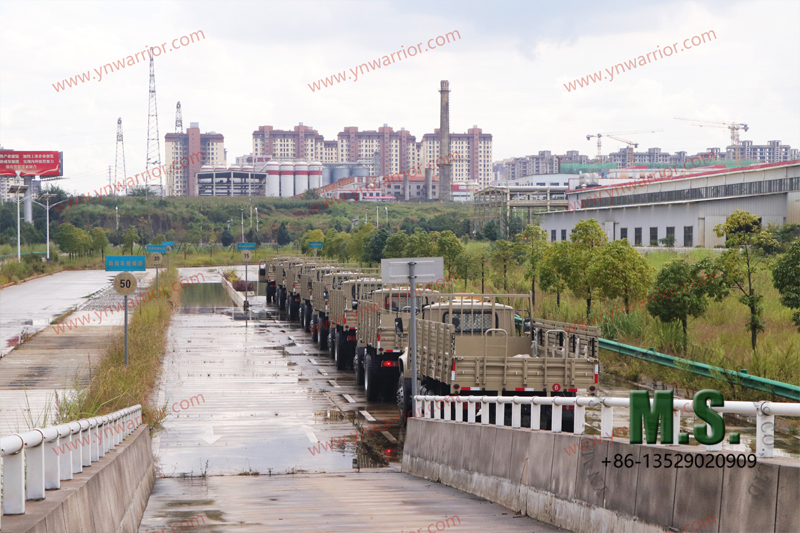 Dongfeng ยางรถ 4x4 หลังยางคู่_เนินมุมสูง การทดสอบมุมใกล้