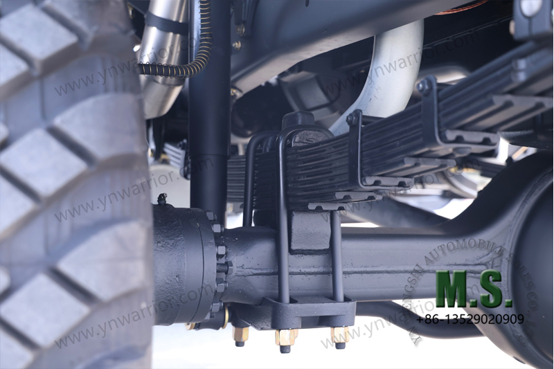 Dongfeng รถบรรทุกออฟโรด 6x6 11 ตัน ยางหลังล้อเดียว มุมมองช่วงล่างด้านหน้า เพลาแข็ง