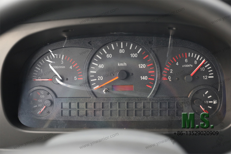 Dongfeng โครงรถบรรทุกหัวเก๋ง 4x4 สมัยใหม่พร้อมแผงหน้าปัดแบบ FAST สำหรับงานปานกลาง