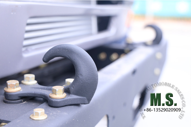 ค่าทนทาน 6x6 รถบรรทุกห้องโดยสารยางเดี่ยวทนทานด้านหน้ากันชนความปลอดภัย