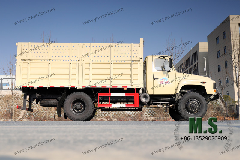 Dongfeng 4x4 มุมมองด้านข้างรถบรรทุกออฟโรด