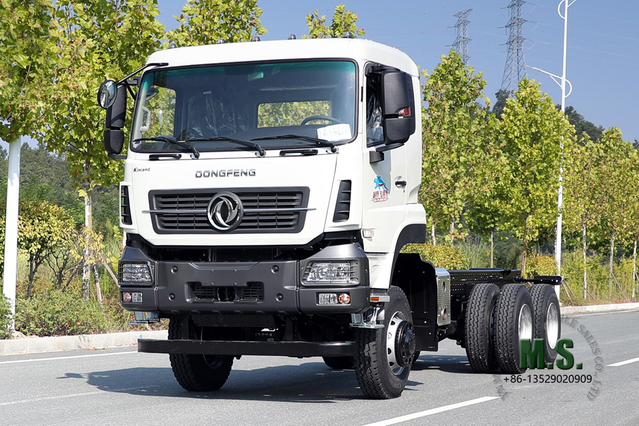 6*6 แชสซีออฟโรดพร้อมล้อหลังแปดล้อ Dongfeng หัวแบน แชสซีรถบรรทุกหนึ่งแถวครึ่งส่งออกยานพาหนะพิเศษ