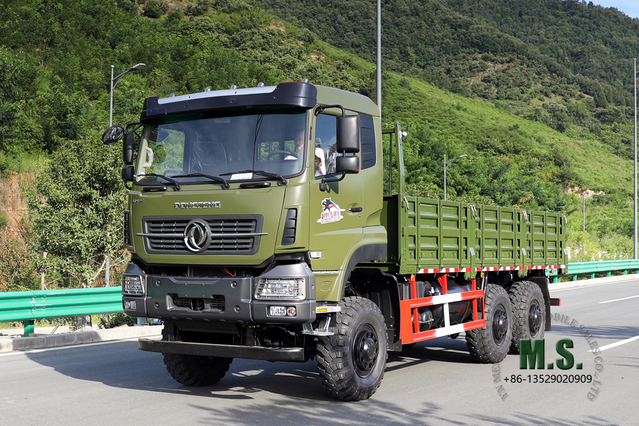 รถบรรทุกสีเขียว 6*6 Dongfeng รถขนส่งสินค้าแบบหัวเรียบ AWD ยานพาหนะพิเศษส่งออก