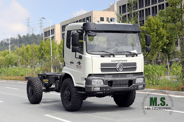 Dongfeng แชสซีรถออฟโรด 4*4 สีขาว Tainjin หัวแบน แชสซีรถยนต์แถวละครึ่ง