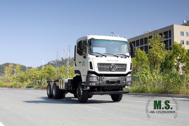 Dongfeng แชสซีออฟโรด 6 × 6 พร้อมล้อหลังแปดล้อหัวแบนแชสซีรถบรรทุกหนึ่งแถวครึ่งส่งออกยานพาหนะพิเศษ