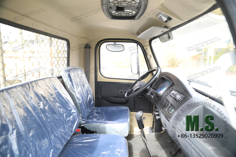 Dongfeng 4x2 Cargo Truck Cab ภายใน 