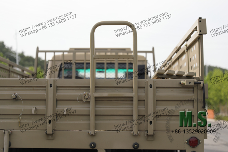 6x6 กองทหารบรรทุกรถบรรทุกกองทหารรถบรรทุกขนส่งสินค้ากับรถบรรทุกกองทหาร 