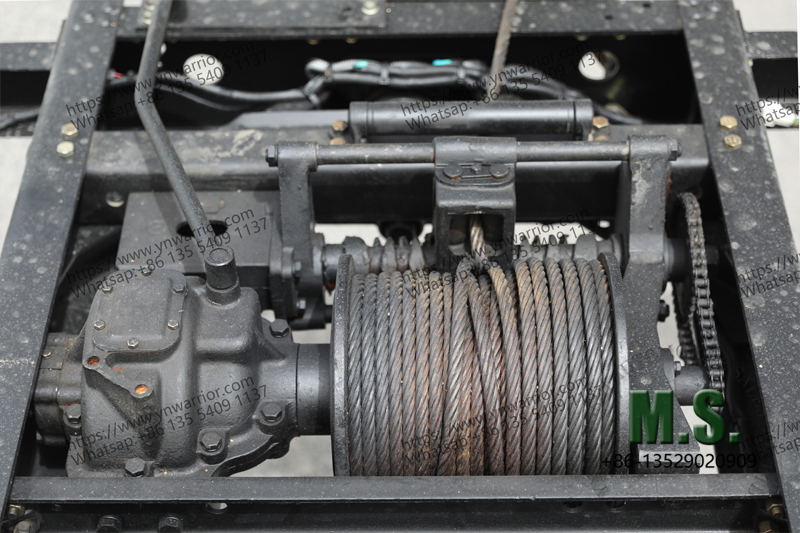 Dongfeng 6x6 Double Row Truck Electric Electric Winch ในแชสซี 