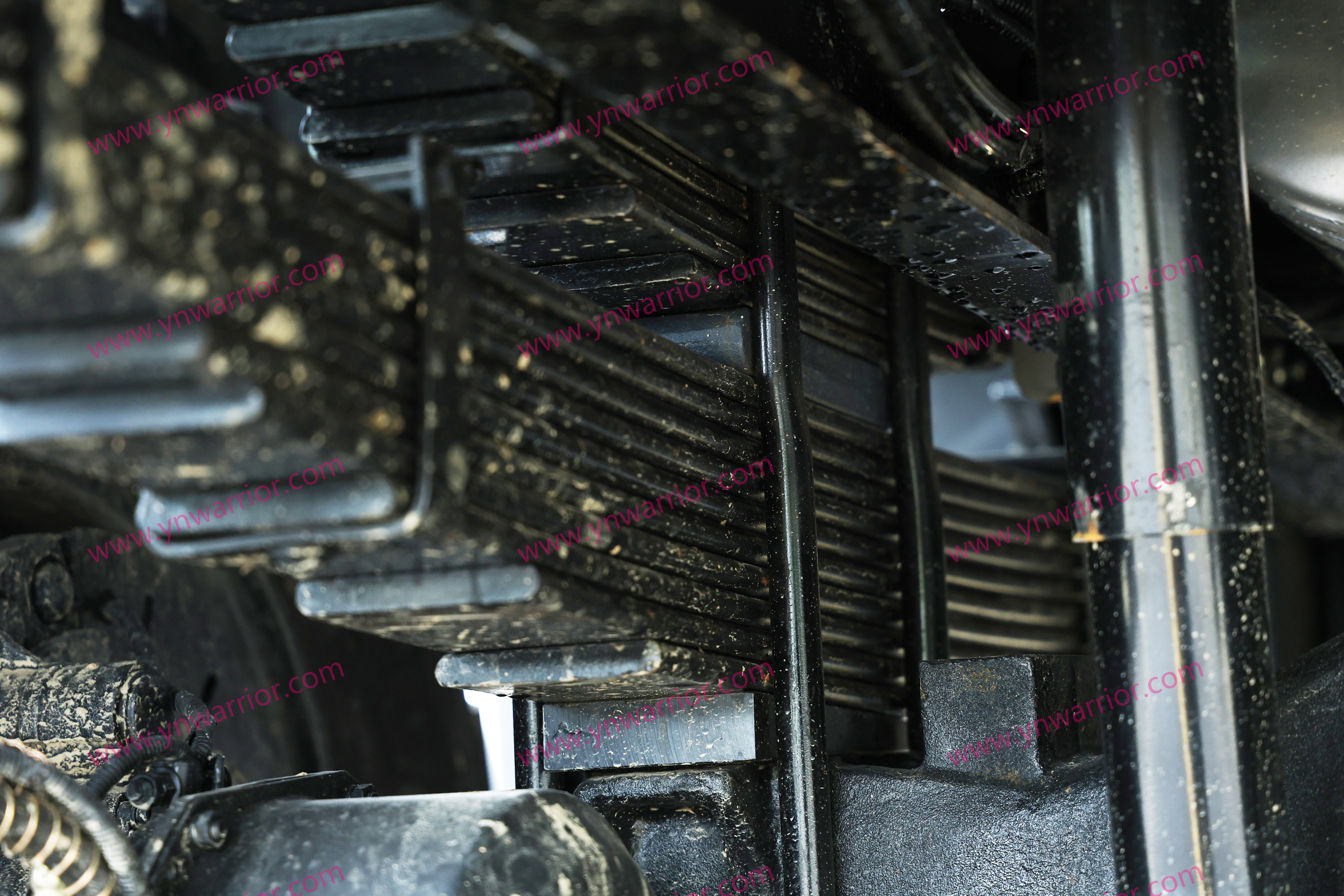 แหนบด้านหลัง ระบบกันสะเทือนของกองทหารหุ้มเกราะของจีน 