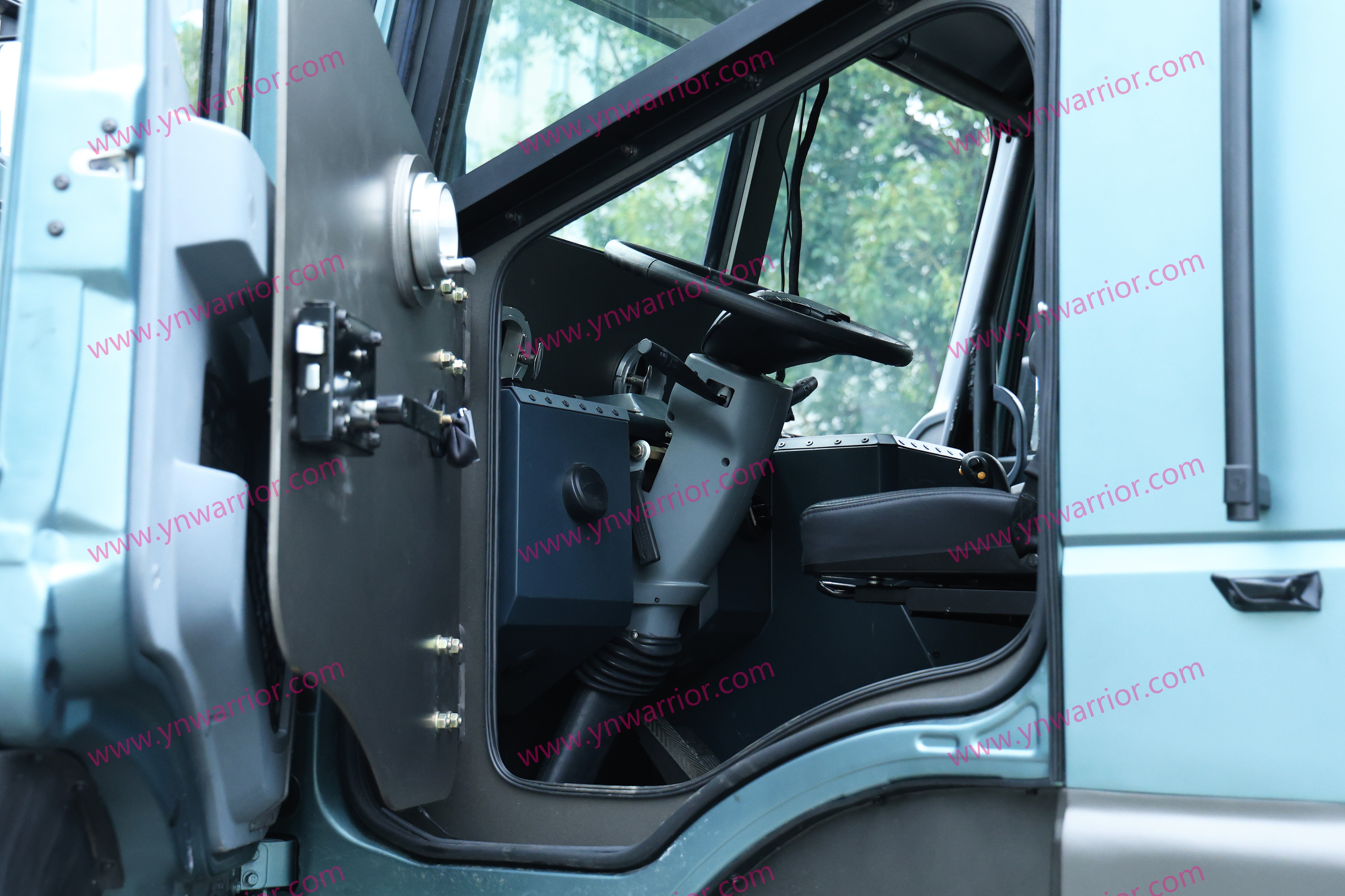 ประตูความปลอดภัยสองชั้นของรถหุ้มเกราะ 