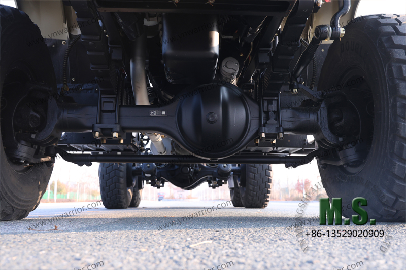 รถบรรทุกจมูกยาว Dongfeng 6x6 พร้อมห้องโดยสาร ตัวถังแข็งแข็ง แช 