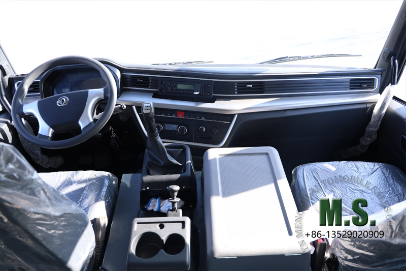 Dongfeng ห้องโดยสารรถบัสออฟโรด 6x6 Dongfeng 