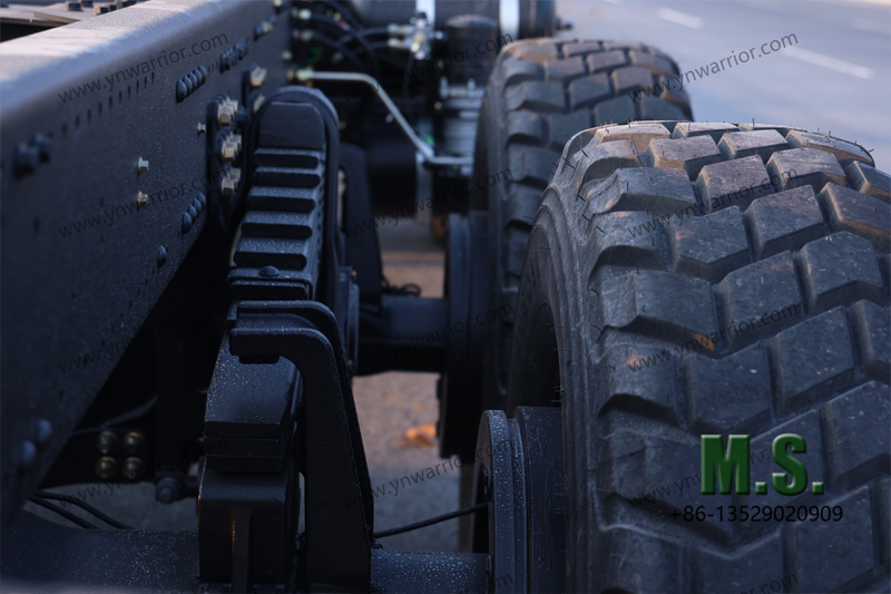 แชสซีรถบรรทุกจมูกยาว dongfeng 6x6 พร้อมแหนบมาตรฐานหนัก 