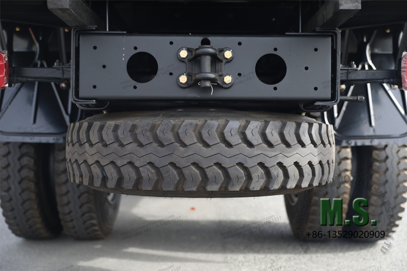Dongfeng 4x2 Cargo Truck ตำแหน่งยางอะไหล่ 