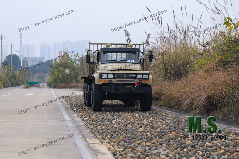จีนทำ Dongfeng รถบรรทุกบรรทุกสินค้า {[ 