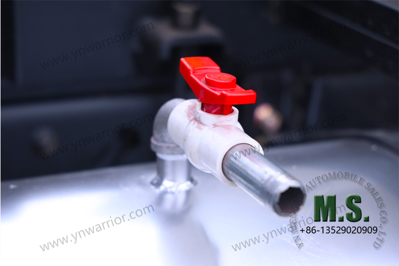 ตงเฟิง 6x6 รถบรรทุกออฟโรด กระบอกสูบอากาศ พอร์ตฉีด 