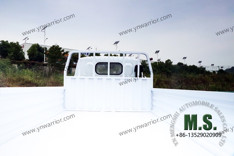 การตกแต่งภายในของ Fence Cargo Box Dongfeng Light Cargo Truck 
