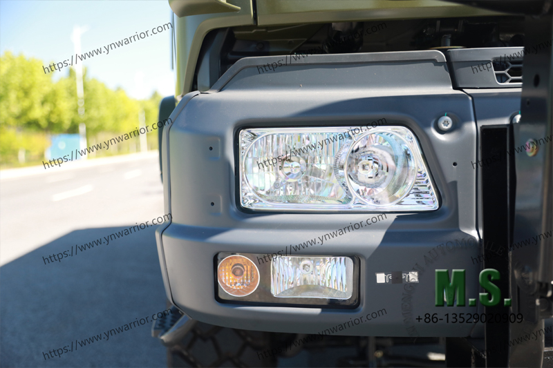Dongfeng 4x4 หัวรถบรรทุกหัวไฟหน้า 