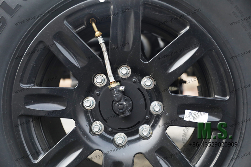 Dongfeng Mengshi 4x4 แชสซีส์ออฟโรดพร้อมยางแค็บพร้อมซีทีส