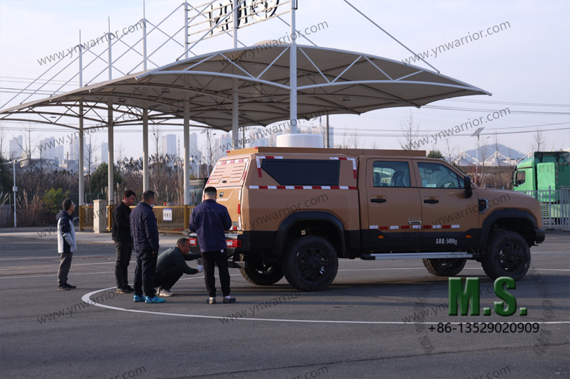 4x4 ระดับไฮเอนด์ยูโร-6 ปีกนกคู่อิสระ การทดสอบรถกระบะอิสระในพลาซ่าที่ได้รับอนุญาต 