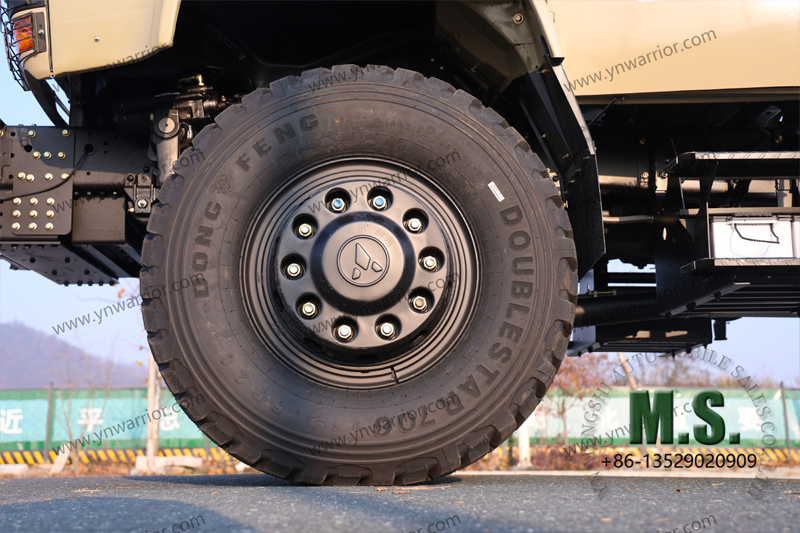 รถบรรทุก Dongfeng 6x6 จมูกยาวพร้อมแท็กซี่ ยางหลังเดี่ยวพร้อม CTIS แชสซี 