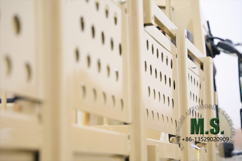 Dongfeng 4x2 รถบรรทุกสินค้าน้ำหนักรวม 18 ตันวงราคาต่ำ กล่องสินค้ารั้วใหม่ 