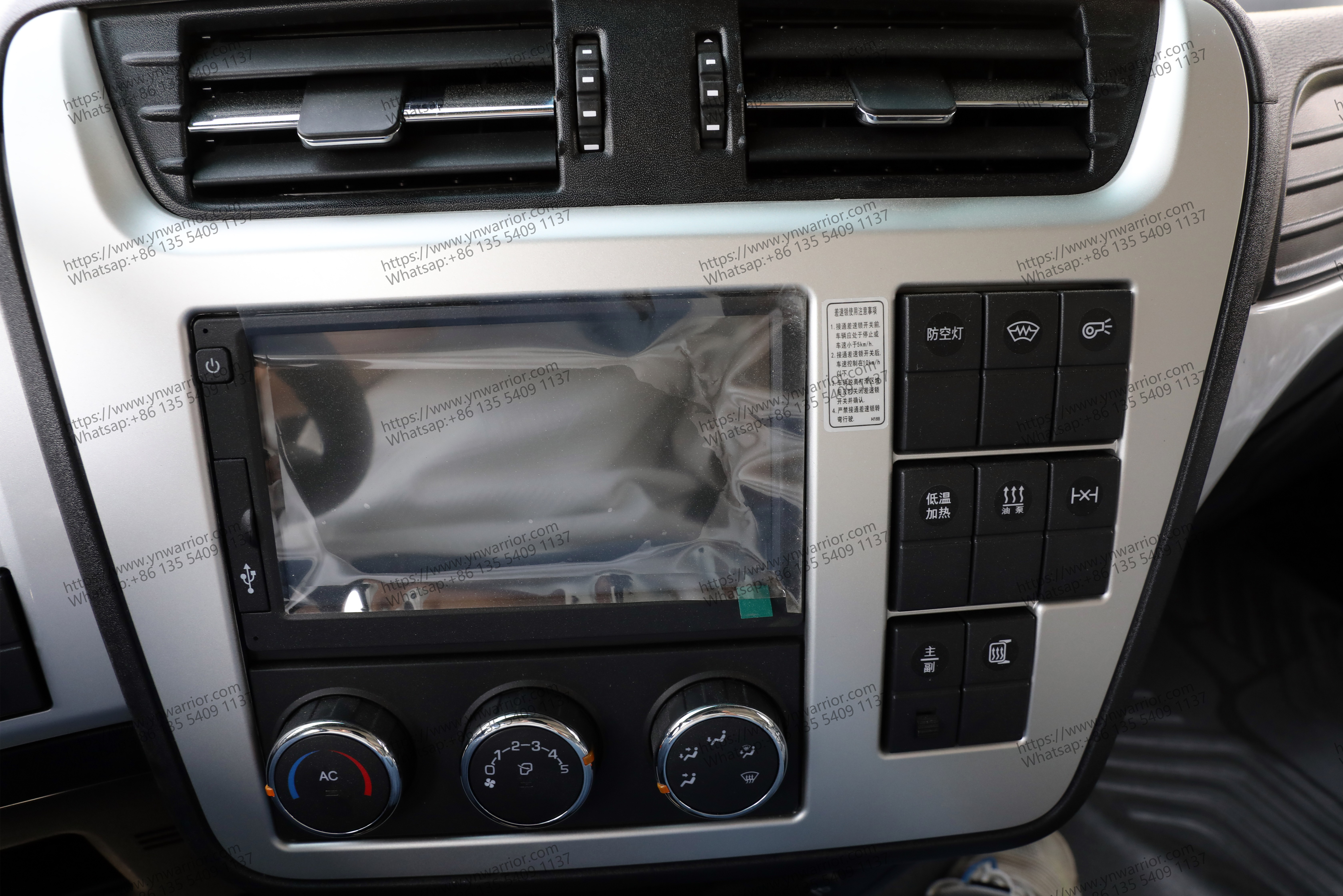 Dongfeng รถบรรทุก 4x4 พร้อมสายฝน Cannopy Dashborad