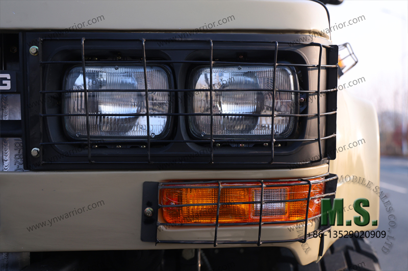 โดยสาร แชสซีรถบรรทุกจมูกยาว dongfeng 6x6 พร้อมตารางป้องกันแท็กซี่ แปลงไฟหน้า 