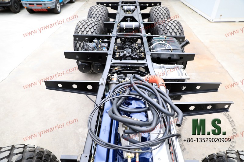 เบรกอากาศ แชสซีกลิ้งขนาดใหญ่ออฟโรด 6x6 