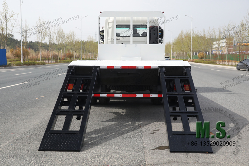 4x2 Flatbed Rescue Truck ขึ้นเนิน