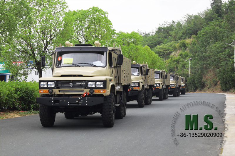 กองยานของ Dongfeng 6x6 ออฟโรดรถบรรทุกบรรทุกสินค้า 190 แรงม้าส่งออกไปยังท่าเรือในภูเขา