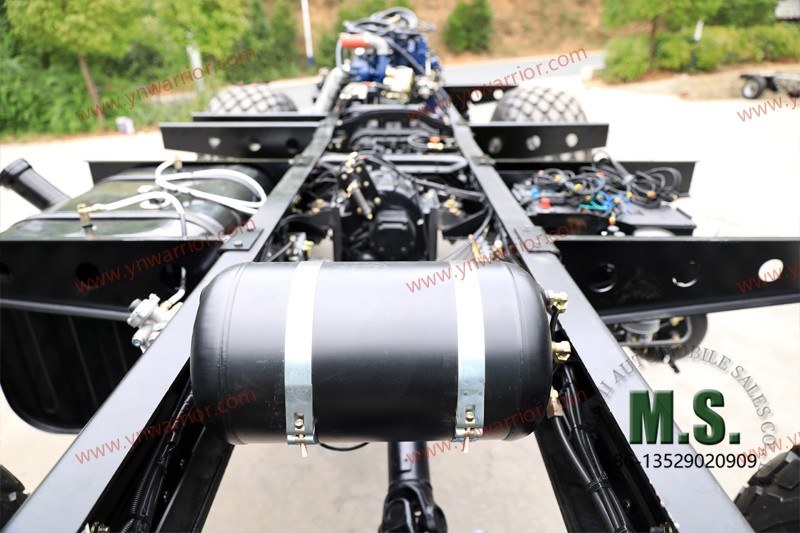 ขนาดใหญ่ออฟโรด 22.5 R20 6x6 และกระบอกอากาศของแชสซีกลิ้งขนาดใหญ่ออฟโรด 