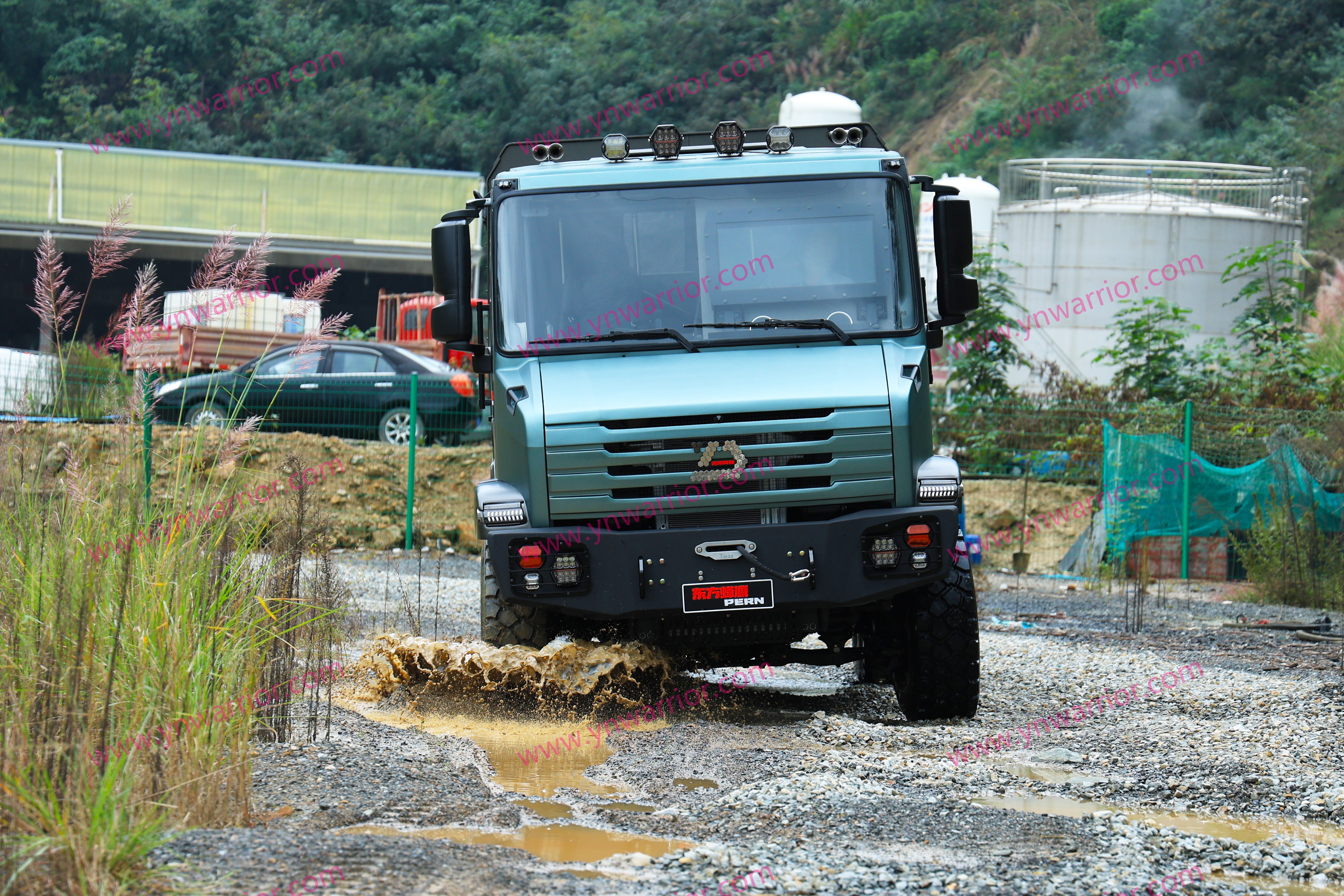 ปิดช่อง รถบรรทุกออฟโรด 4x4 