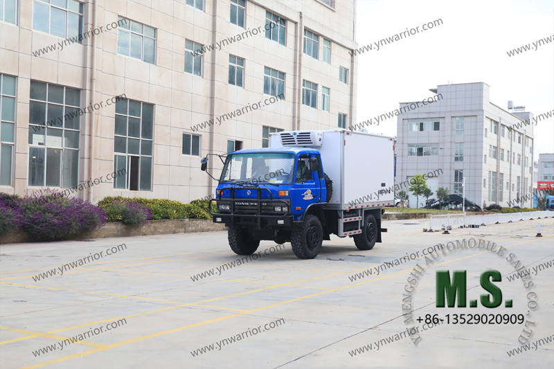 น้ำหนัก 2 ตัน DONGFENG 4X4 ตู้เย็นรถ 