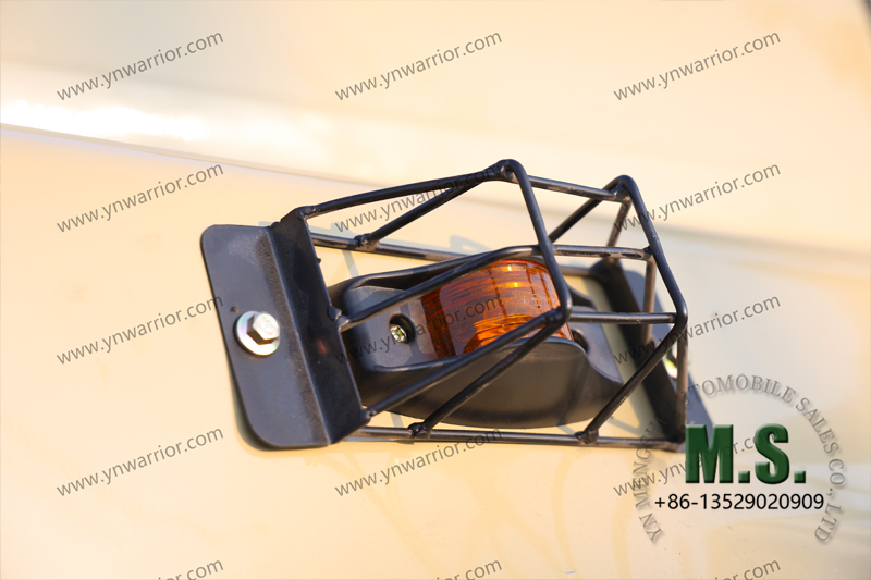 แชสซีรถบรรทุกจมูกยาว dongfeng 6x6 พร้อมตารางป้องกันรถแท็กซี่ แปลงไฟเลี้ยว 