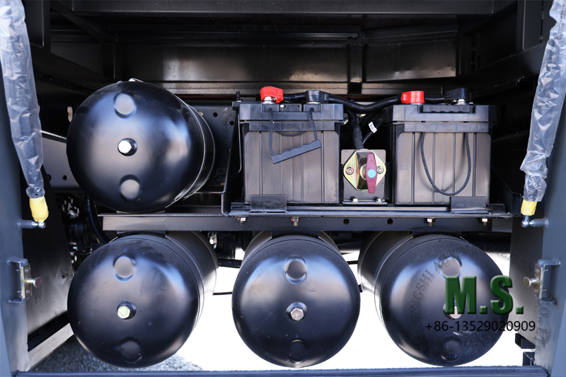 Dongfeng รถบัสออฟโรด 6x6 เบรกอากาศและไคลเดอร์อากาศ ตำแหน่งแบตเตอรี่ 